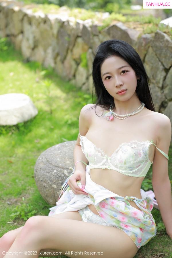 糖豆  [XiuRen]高清写真图 2023.08.01 No.7169 糖豆sisi 清纯碎花裙第23张图片